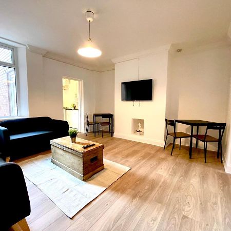 Huge Serviced Apartment With Free Parking Jesmond Ngoại thất bức ảnh