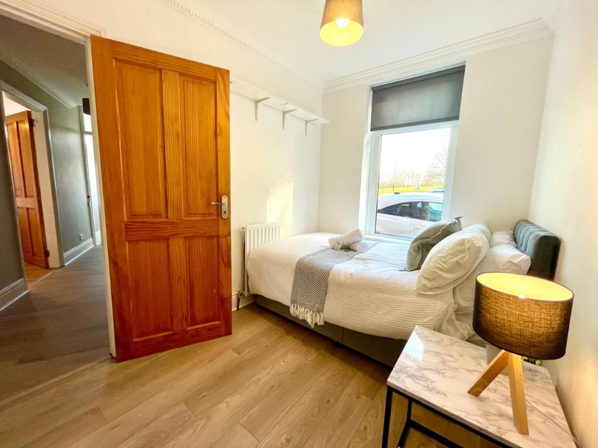 Huge Serviced Apartment With Free Parking Jesmond Ngoại thất bức ảnh