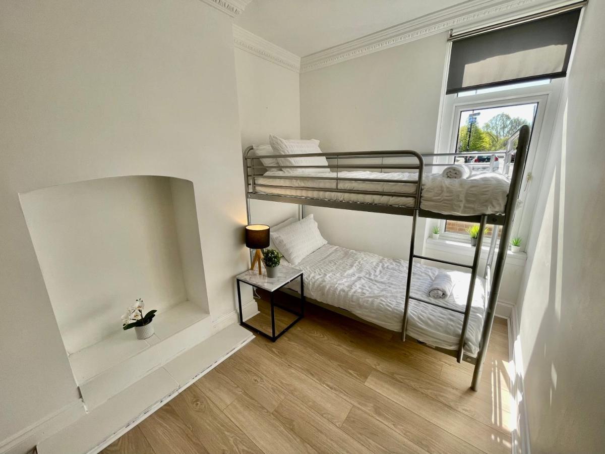 Huge Serviced Apartment With Free Parking Jesmond Ngoại thất bức ảnh
